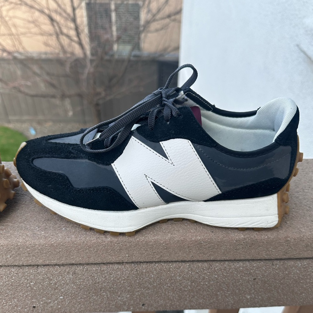 New Balance 327